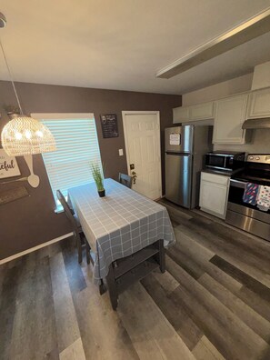 Dining - Pleasant 3-bedroom house with AC in vibrant Dallas (Dallas)