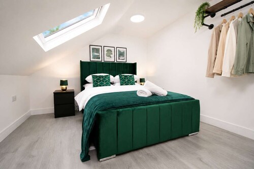 Cardiff Bloc | Skyline Duplex for Groups | Sleep 8