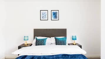Desk, iron/ironing board, WiFi, bed sheets