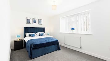 Desk, iron/ironing board, travel cot, WiFi