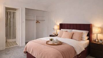 Desk, iron/ironing board, WiFi, bed sheets