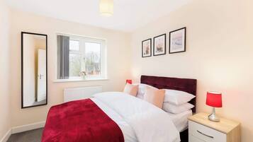 Desk, iron/ironing board, WiFi, bed sheets