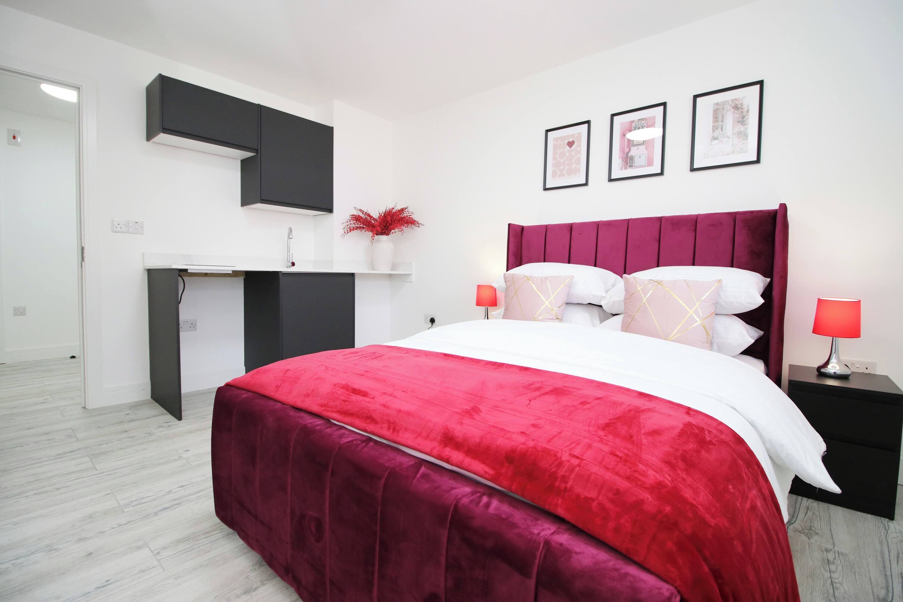 4 bedrooms, desk, iron/ironing board, WiFi