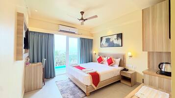Deluxe Double Room, Sea View | Desk, free WiFi