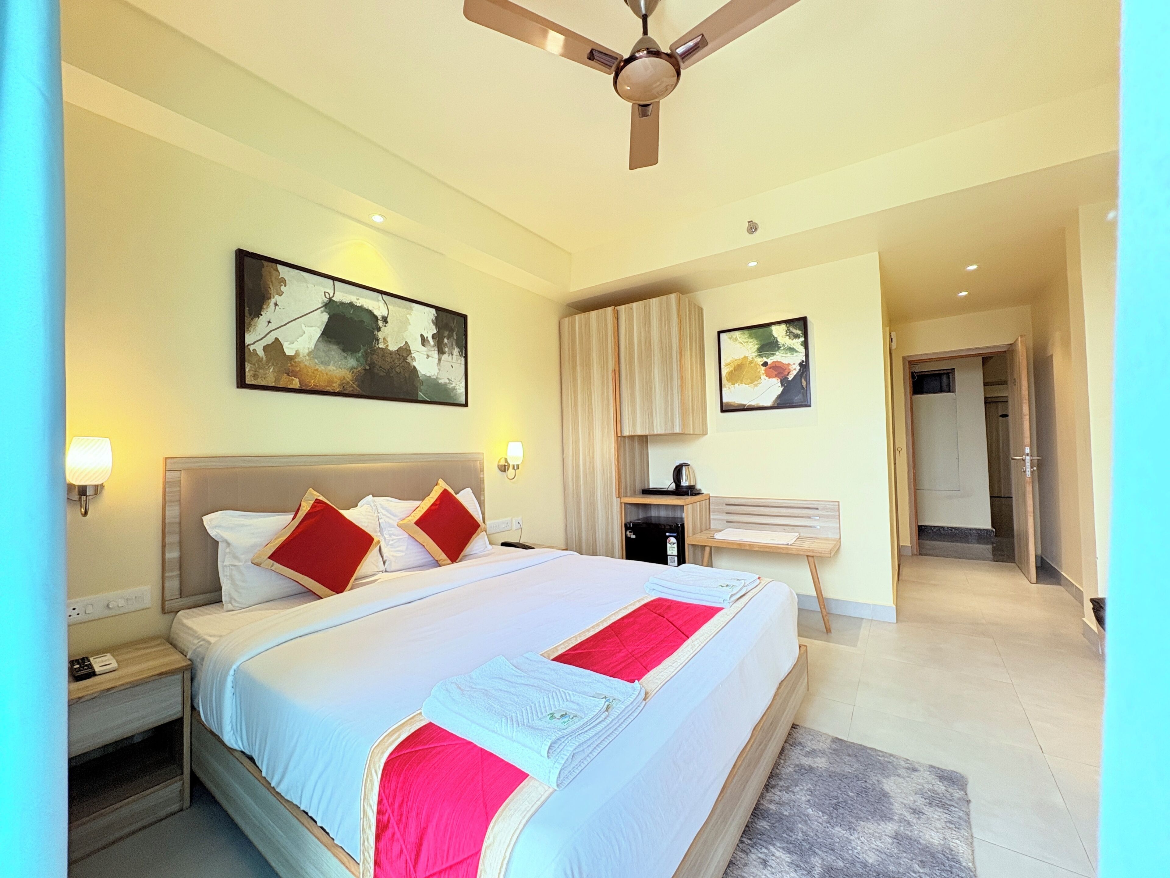Deluxe Double Room, Sea View | Desk, free WiFi