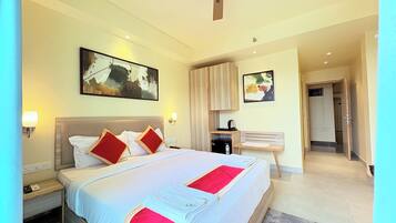 Deluxe Double Room, Sea View | Desk, free WiFi
