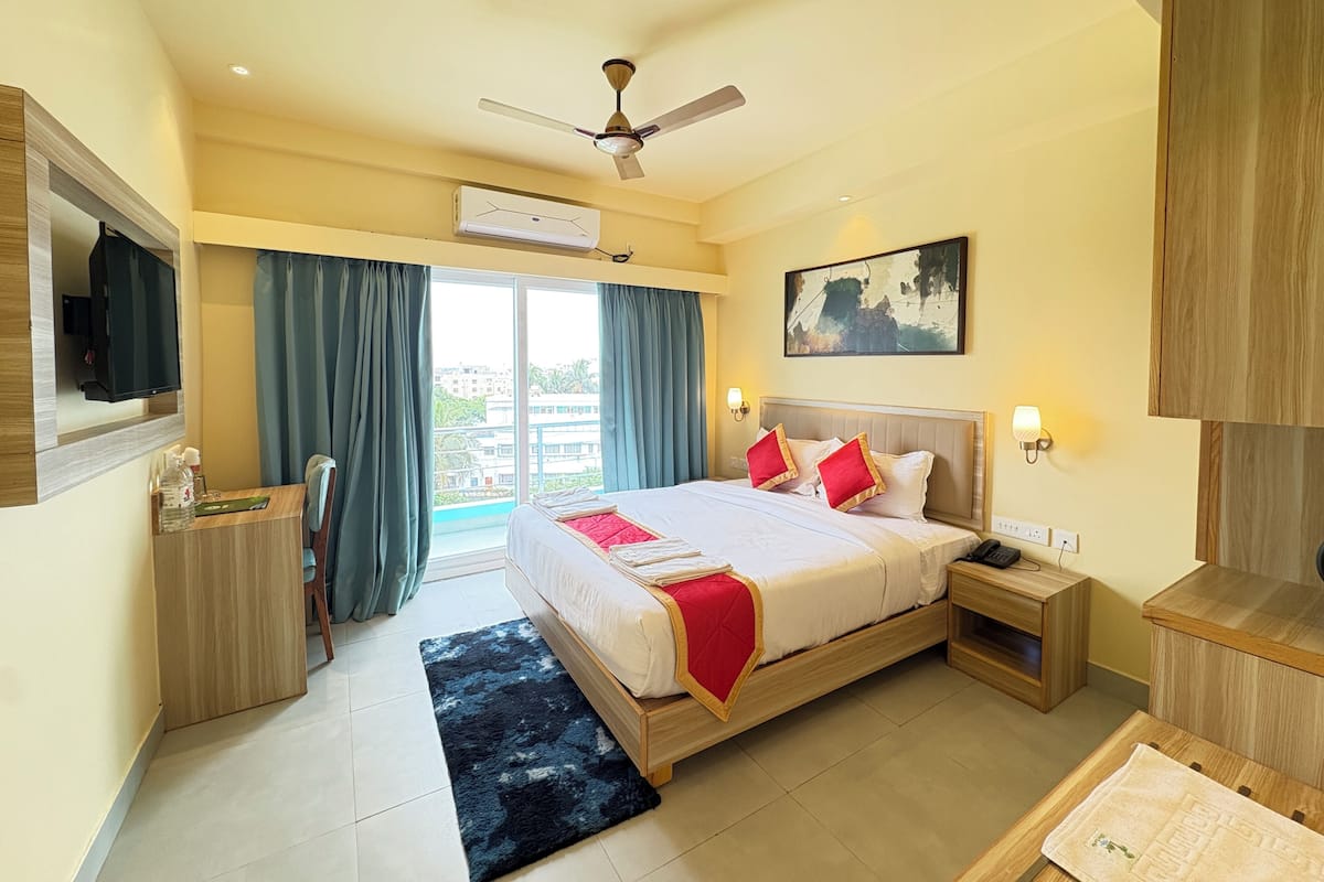 Executive Double Room, City View | Desk, free WiFi