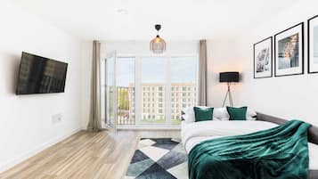 Desk, iron/ironing board, WiFi, bed sheets