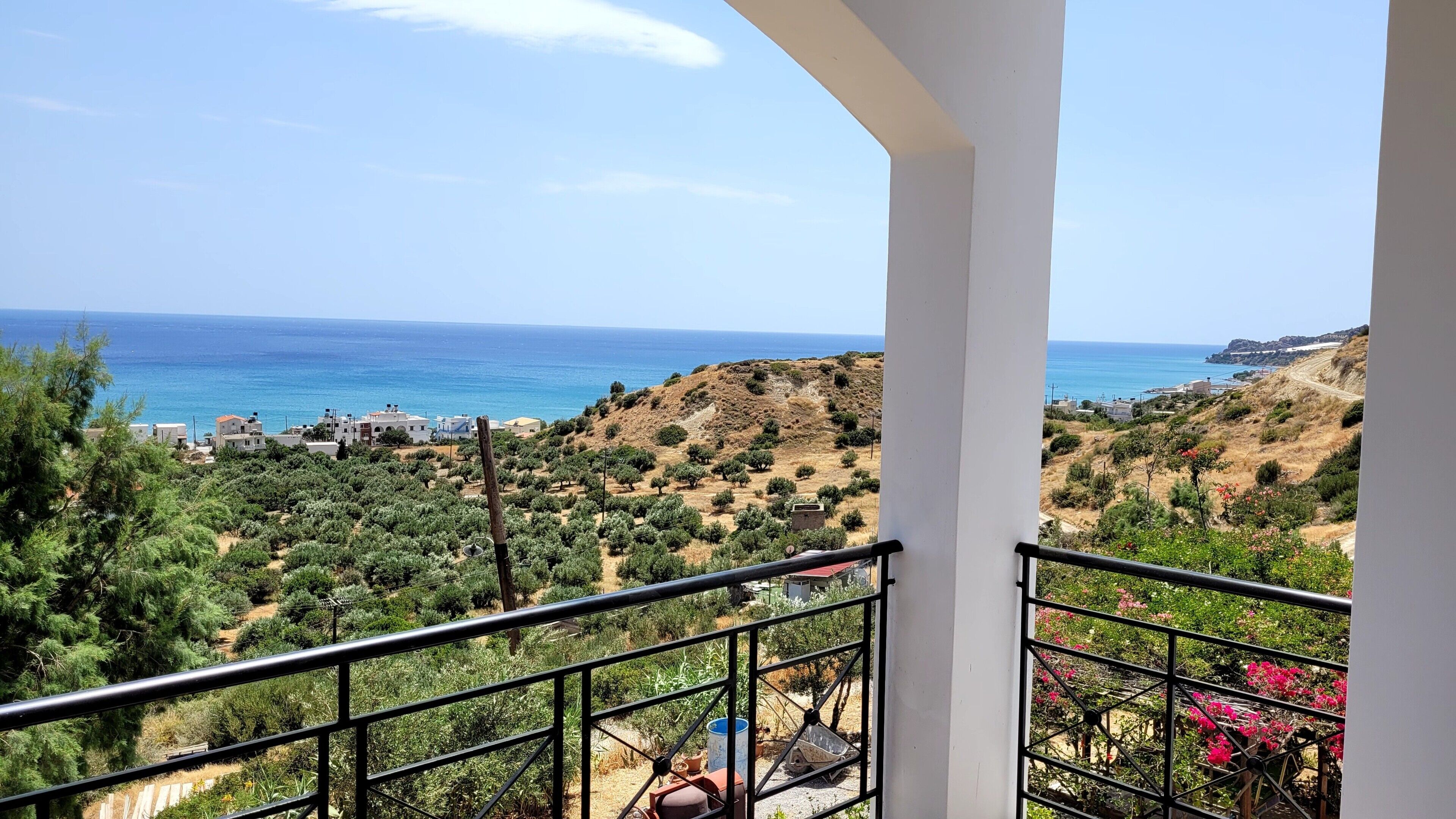 Property grounds. Panoramablick auf das Libysche Meer im SeaCrete House!