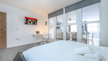 Iron/ironing board, WiFi, bed sheets