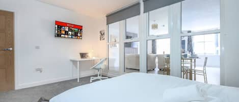 Iron/ironing board, WiFi, bed sheets