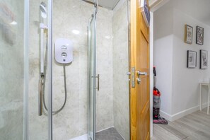 Bathroom - Comfortable and Sensational Stay in West yorkshire (West Yorkshire)