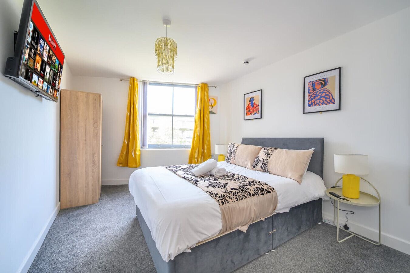 Iron/ironing board, WiFi, bed sheets