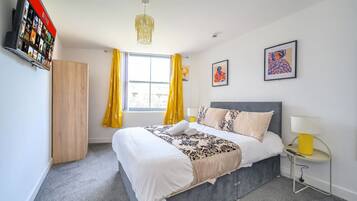 Iron/ironing board, WiFi, bed sheets