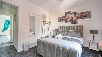 Iron/ironing board, WiFi, bed sheets