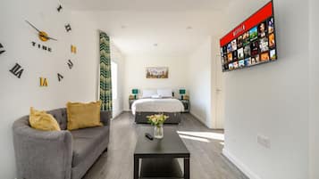 Iron/ironing board, WiFi, bed sheets