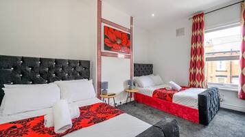 Desk, iron/ironing board, WiFi, bed sheets