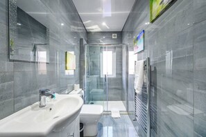Hair dryer - *75CR*  Setup for your most relaxed & amazing stay (Holbeck)