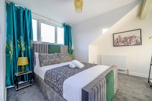 Iron/ironing board, WiFi, bed sheets - *75CR*  Setup for your most relaxed & amazing stay (Holbeck)
