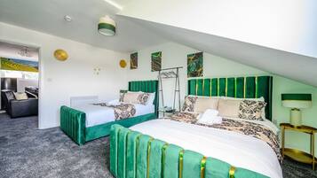 Desk, iron/ironing board, WiFi, bed sheets