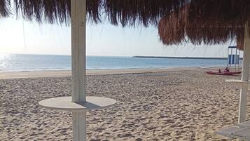 Una spiaggia nelle vicinanze