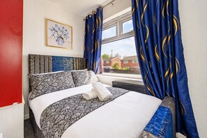 Warmly refined hotel room-13 - Stylish Family Home with Hot Tub (West Yorkshire)