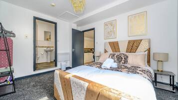1 bedroom, desk, iron/ironing board, WiFi
