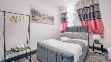 Iron/ironing board, WiFi, bed sheets