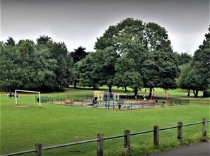 Children’s area - *F18GH* For relaxed & Cosy stay/Free Parking/WiFi (West Yorkshire)