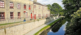 Stylish Home with Free Parking and WiFi