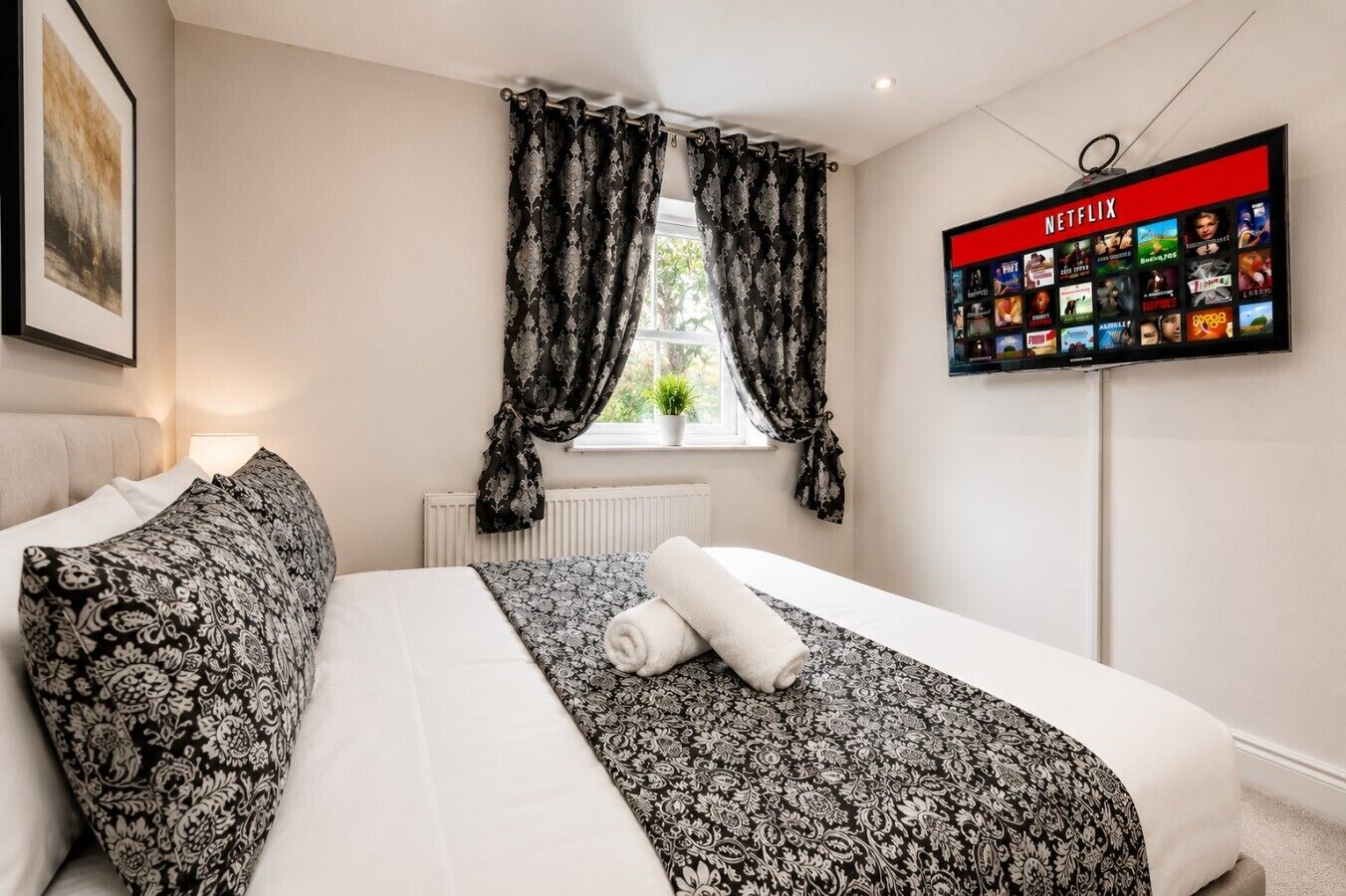 Iron/ironing board, WiFi, bed sheets