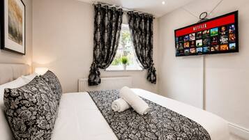Iron/ironing board, WiFi, bed sheets