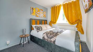 Iron/ironing board, WiFi, bed sheets