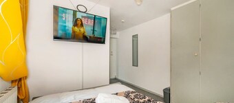 Stylish Home with Garden and Fast WiFi