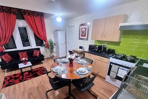 A compact living space with a dining area, kitchenette, and a sofa with red cushions. - *G11H* for a cosy luxurious lovely stay + Free Parking + Free Fast WiFi perfect for work or pleasure (West Yorkshire)