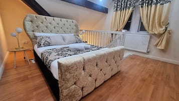 Desk, iron/ironing board, WiFi, bed sheets