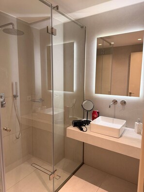 Signature Condo, 2 Bedrooms, Non Smoking, Kitchen | Bathroom - Alimos Urban Retreat (Alimos)