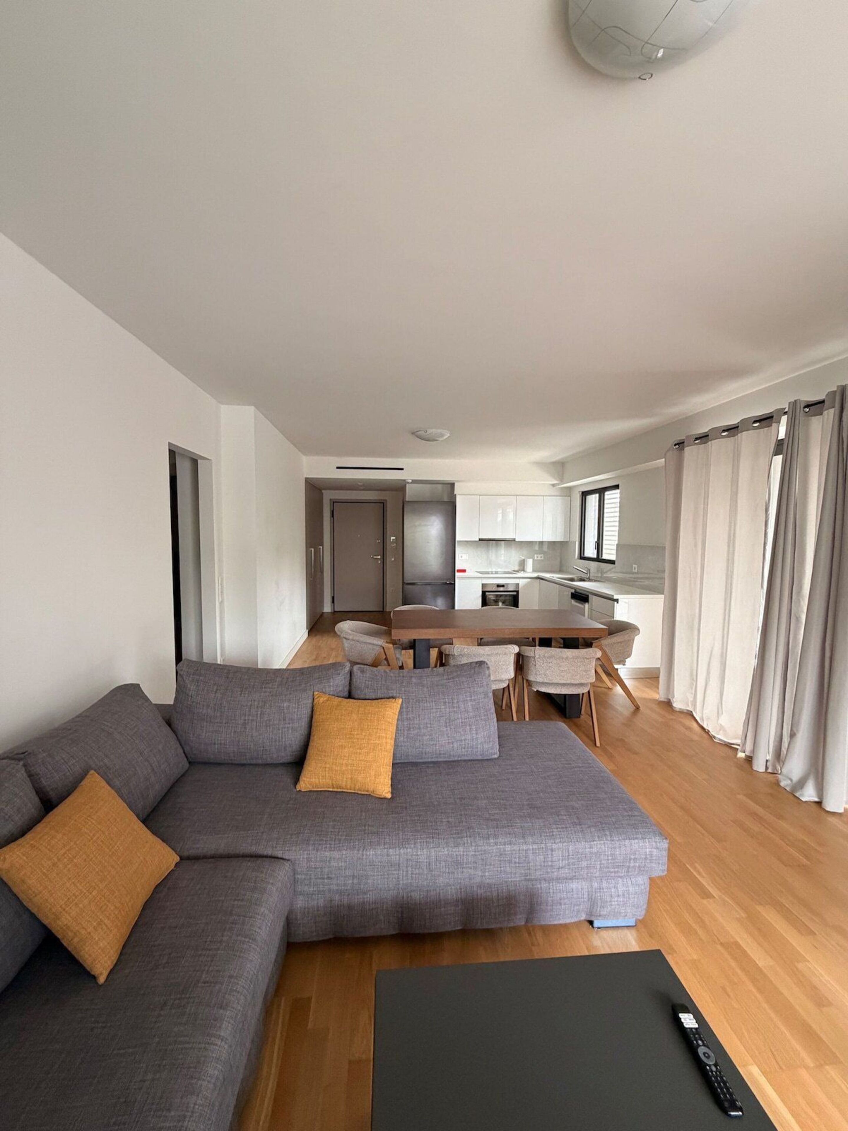 Signature Condo, 2 Bedrooms, Non Smoking, Kitchen | Living room