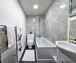 Bathroom - *6B7R* Setup for your most relaxed & amazing stay + Free Parking + Free Fast WiFi* (Morley)