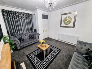 TV - *12PR* Setup for your most relaxed & amazing stay + Free Parking + Free Fast WiFi (Beeston)