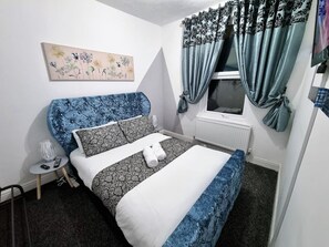 Iron/ironing board, WiFi, bed sheets - *12PR* Setup for your most relaxed & amazing stay + Free Parking + Free Fast WiFi (Beeston)