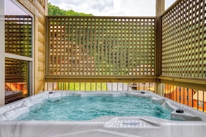 Outdoor spa tub - Mountain & City Views | Hot Tub, Sauna, Arcade Near Pigeon Forge (Sevierville)