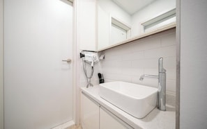 Hair dryer, towels, shampoo, toilet paper - Jeonju Jungang Hanok Village Raon Hotel (Jeonju)