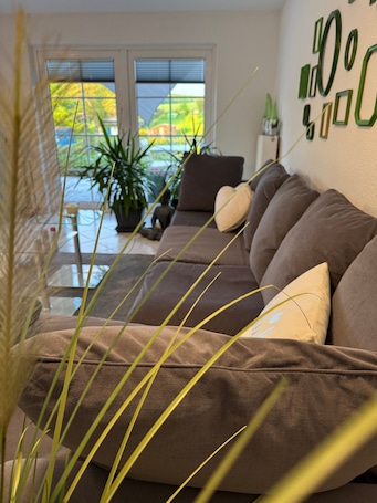 テレビ、暖炉. Apartment 'Decker' with Private Terrace and Wi-Fi