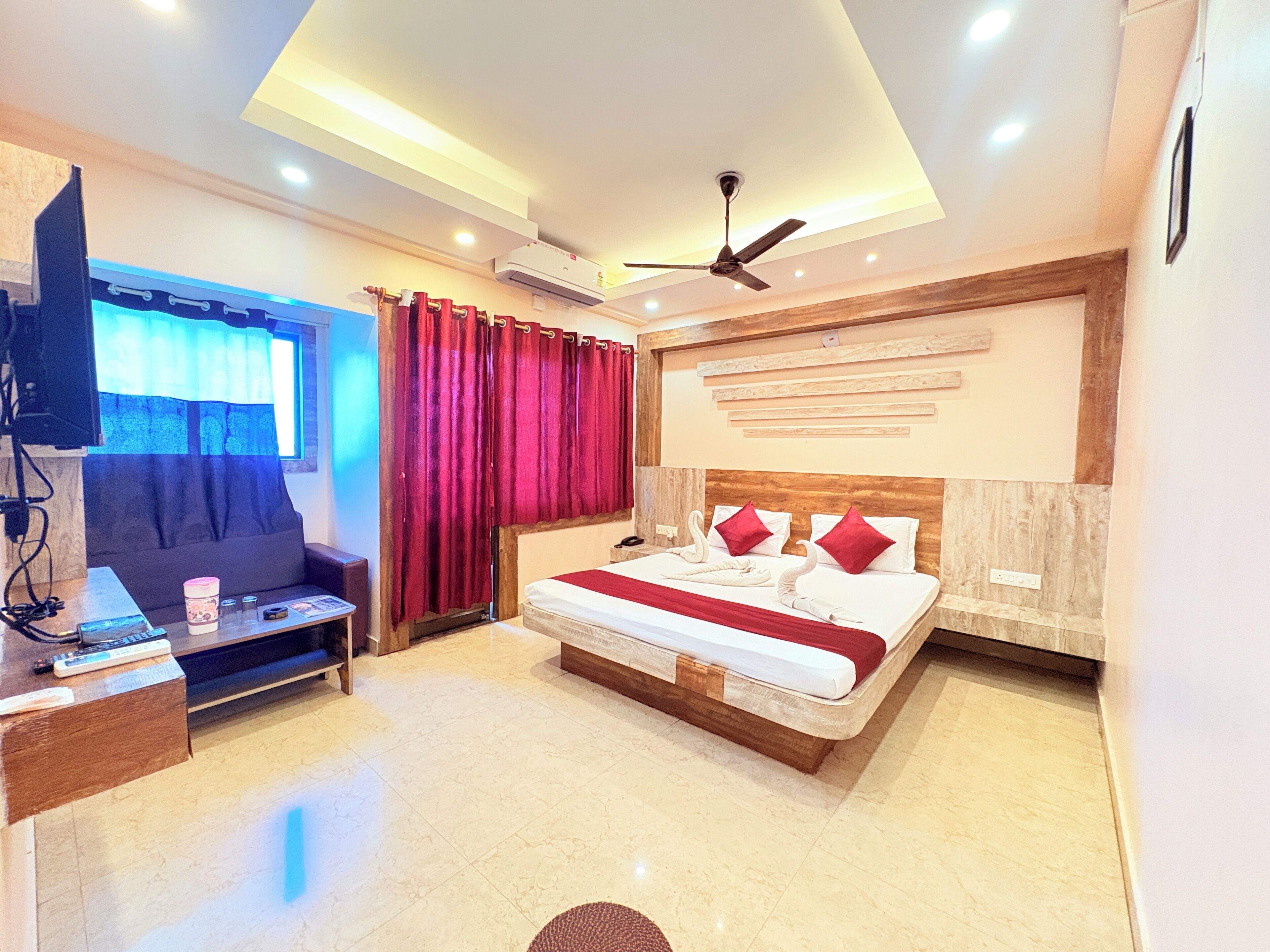 Premium Double Room, City View | Desk, free WiFi