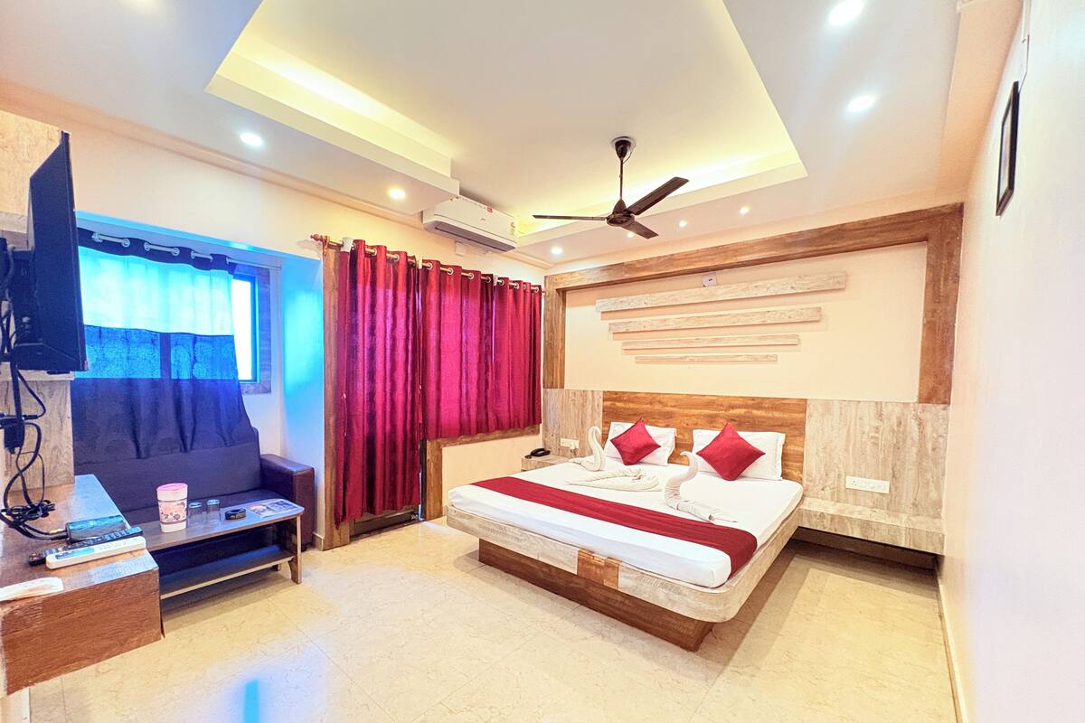Premium Double Room, City View | Desk, free WiFi
