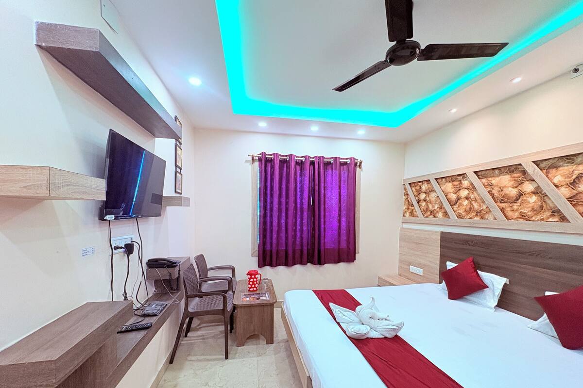 Superior Double Room, City View | Desk, free WiFi