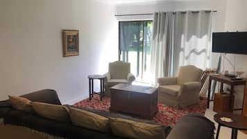 Apartamento, 2 quartos, acessível, para fumantes | Sala de estar