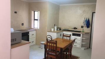 Apartamento, 2 quartos, acessível, para fumantes | Parte interna