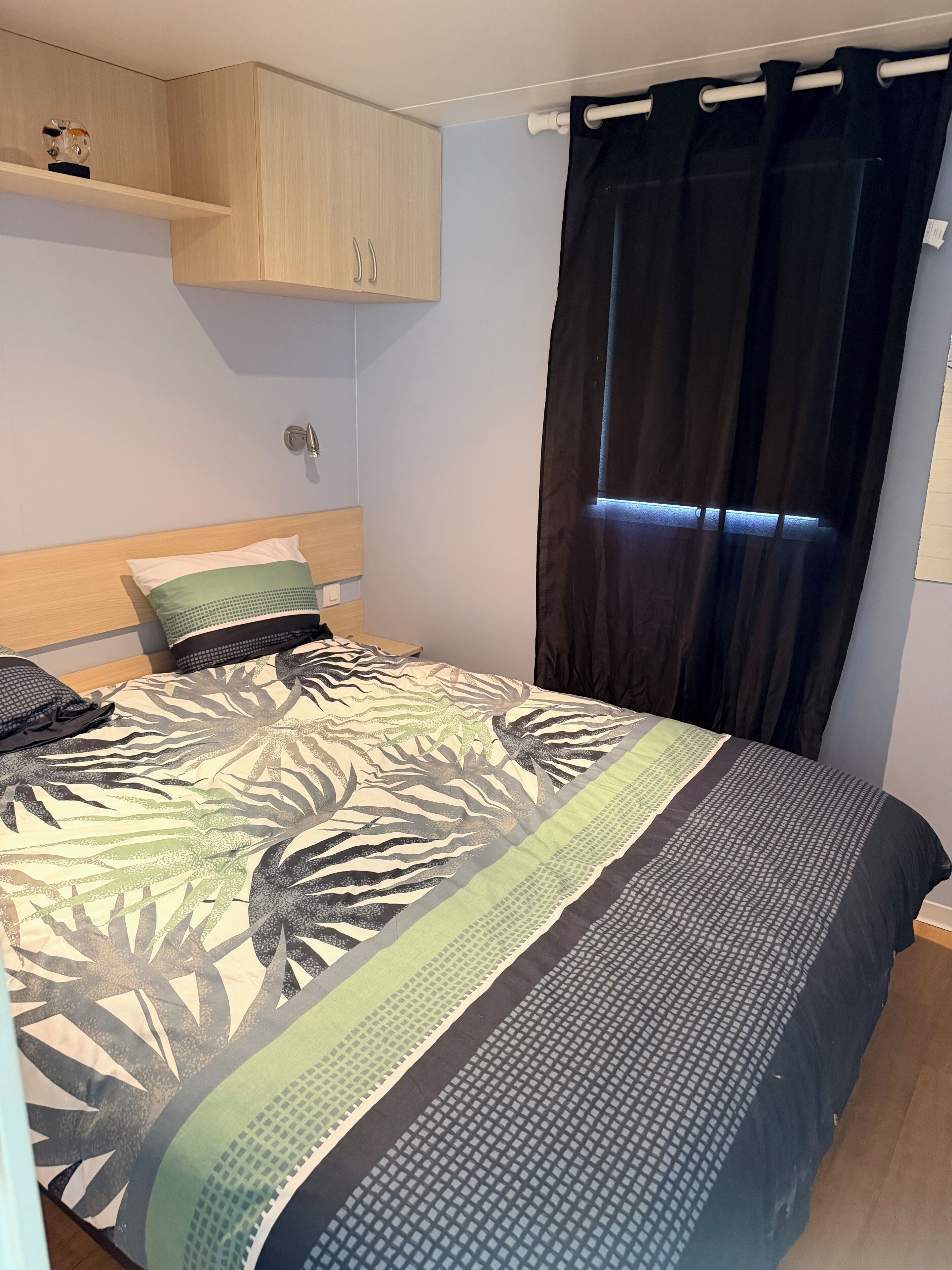 3 bedrooms, iron/ironing board, bed sheets